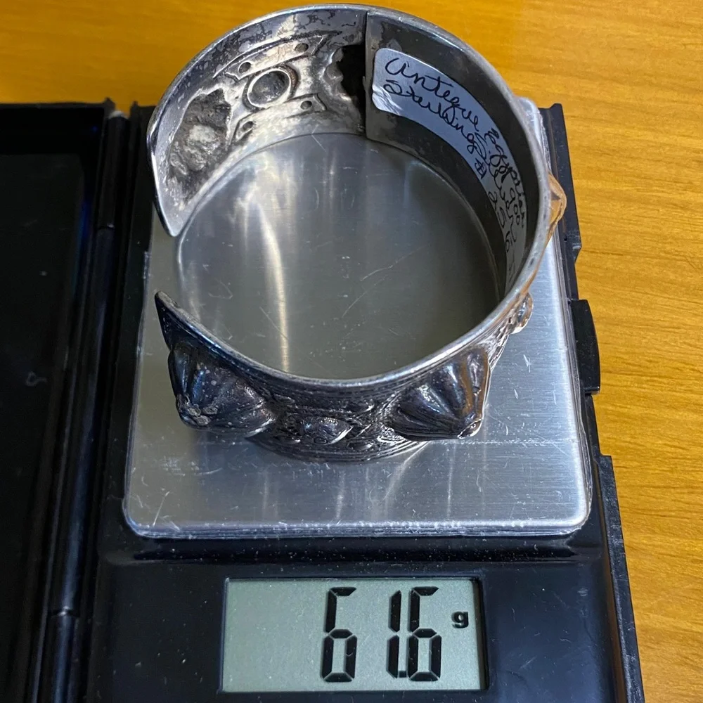 Antique Repousee Silver Bracelet (61.6 grams) - Picture 4 of 14